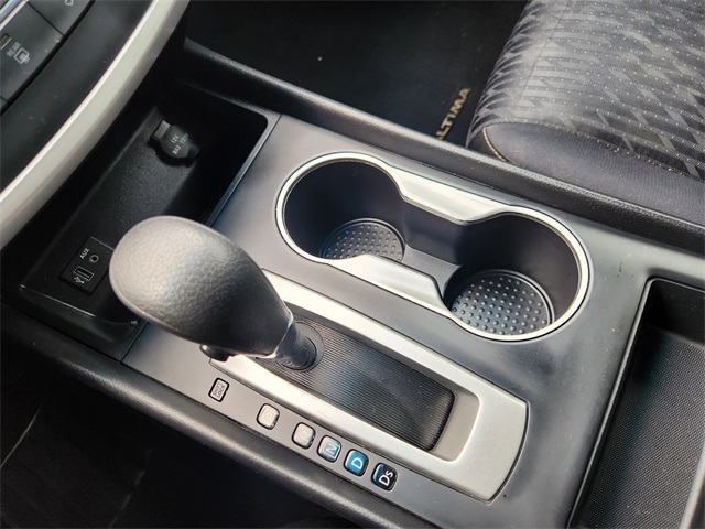 Vehicle image 22 of 33