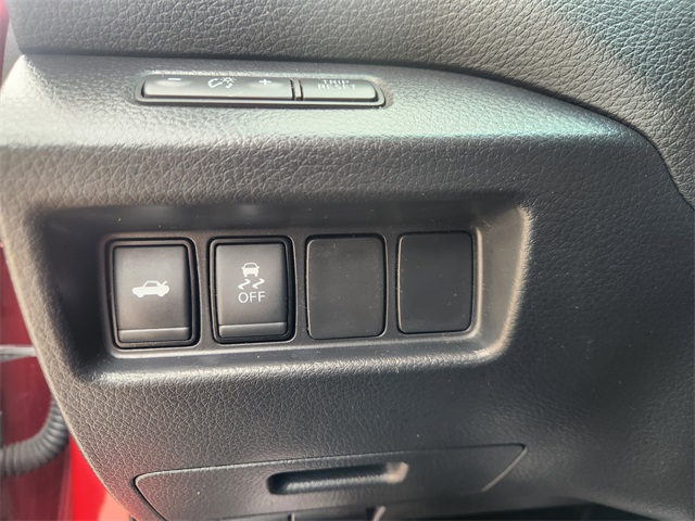 Vehicle image 24 of 33