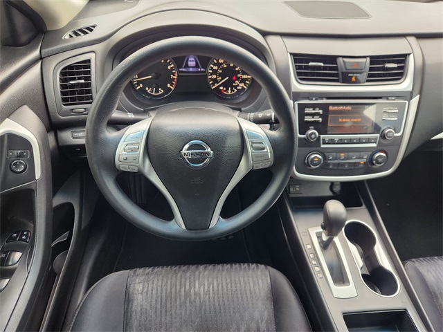 Vehicle image 17 of 33