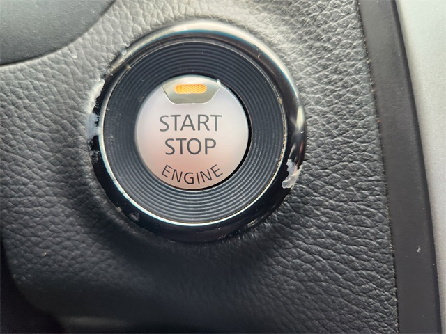 Vehicle image 28 of 33