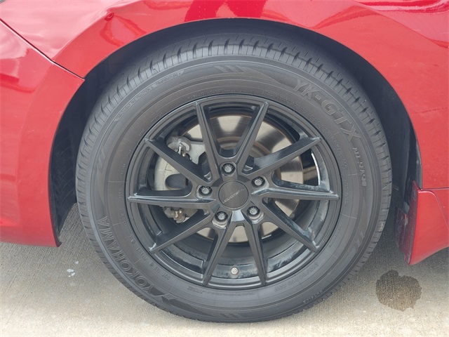Vehicle image 9 of 33