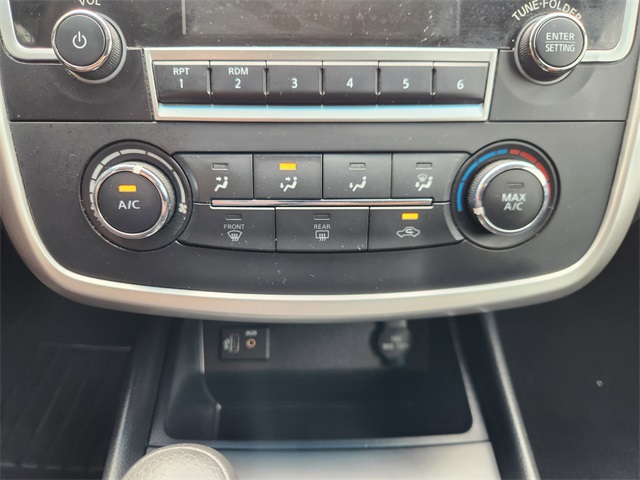 Vehicle image 30 of 33