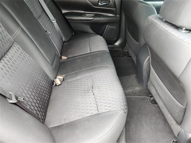 Vehicle image 13 of 33