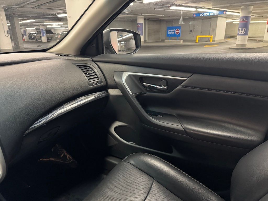 2018 Nissan Altima 2.5 SL Image 16 of 36