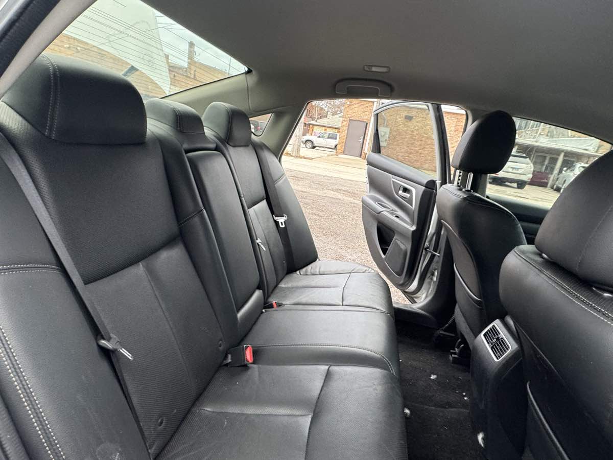 Vehicle image 28 of 31