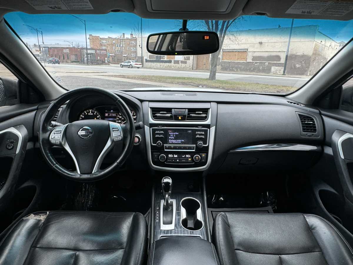 Vehicle image 14 of 31