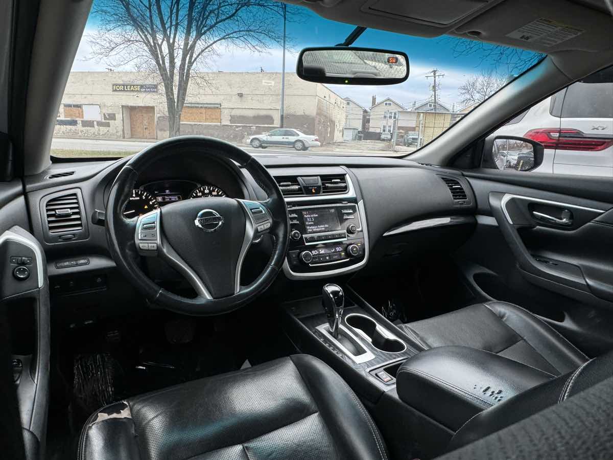 Vehicle image 13 of 31