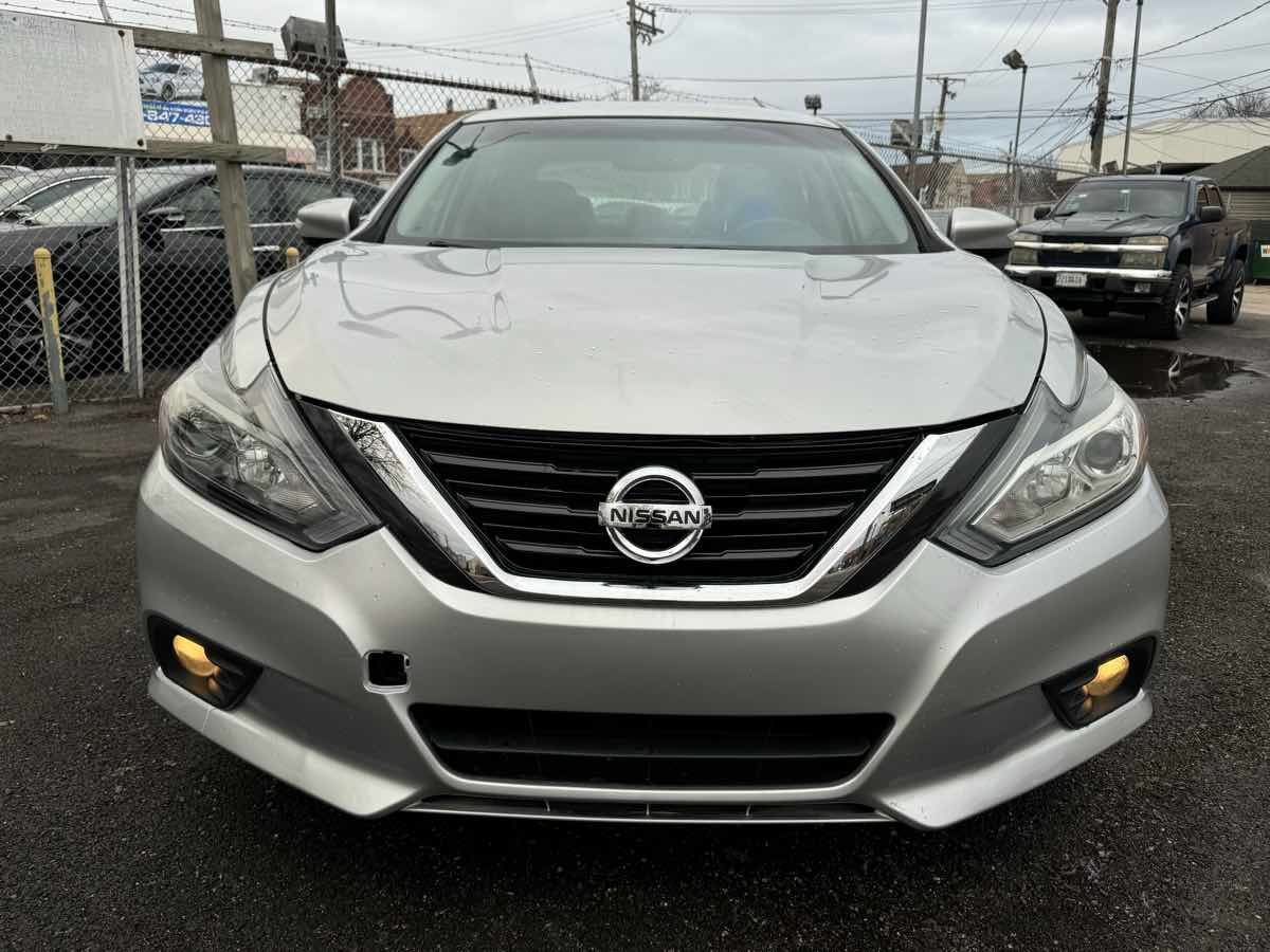 Vehicle image 8 of 31