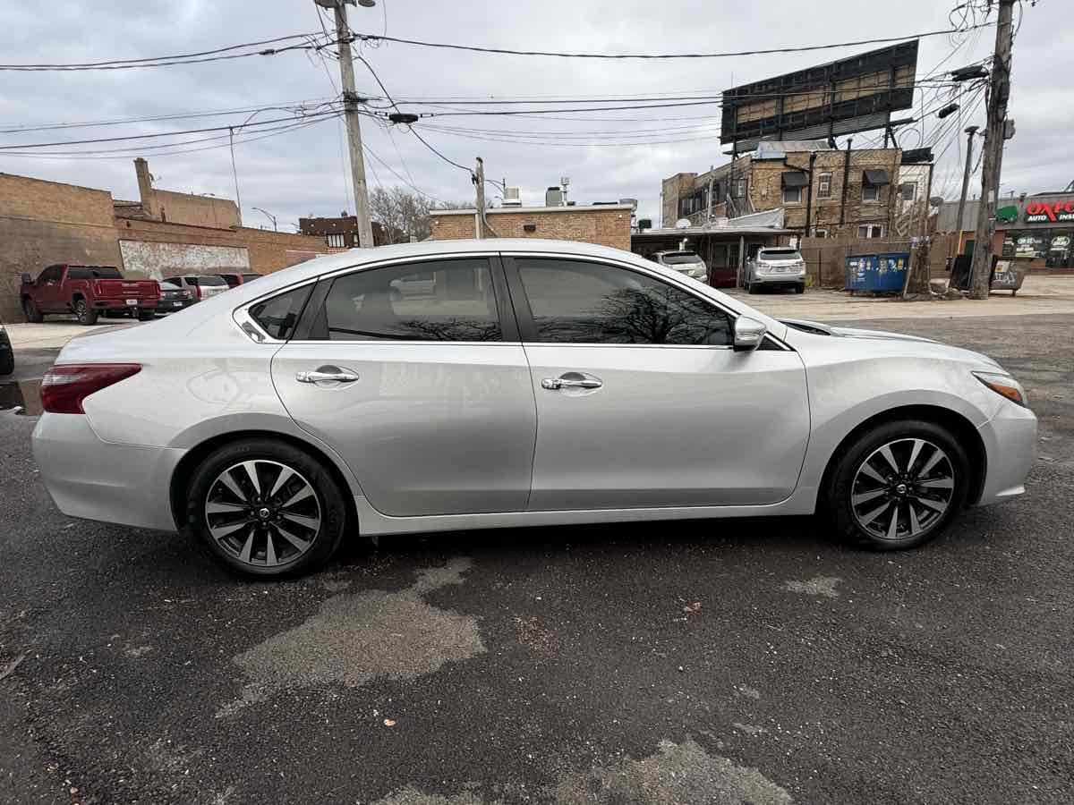 Vehicle image 3 of 31