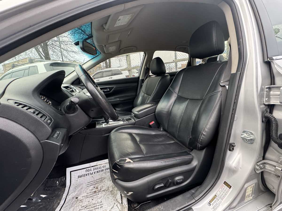 Vehicle image 11 of 31