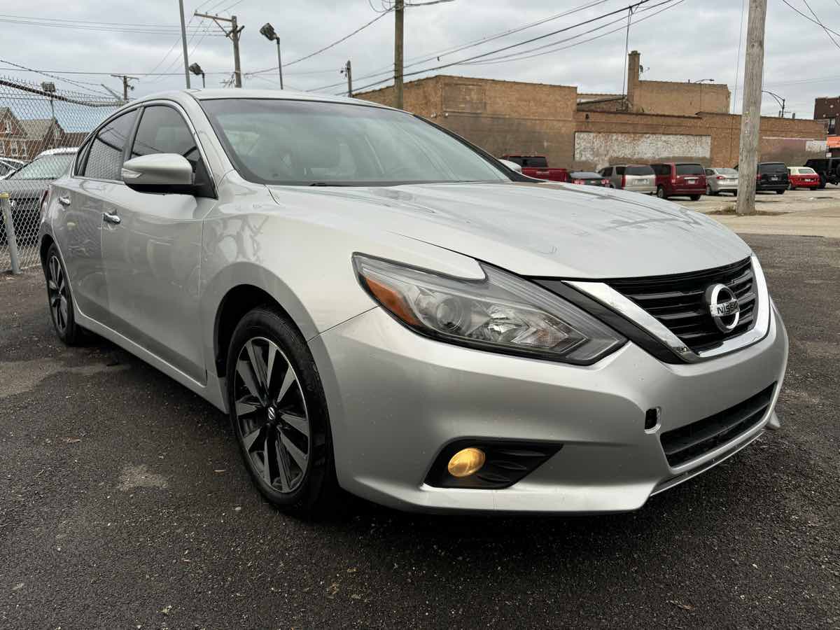 Vehicle image 2 of 31