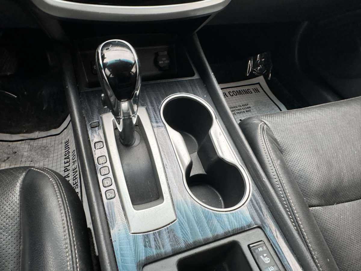 Vehicle image 21 of 31