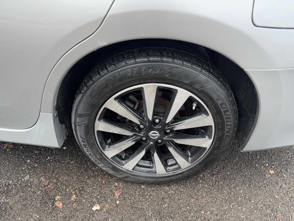 Vehicle image 9 of 31