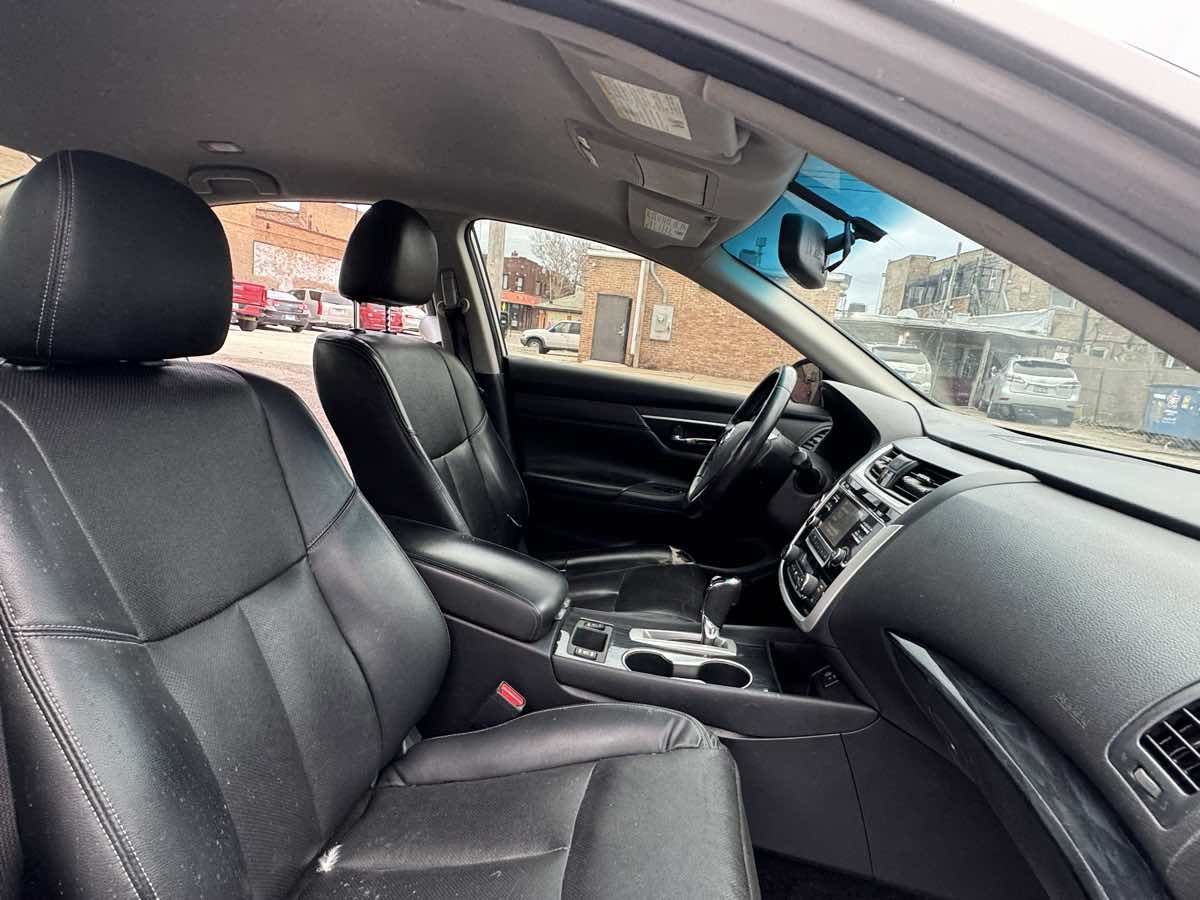 Vehicle image 26 of 31