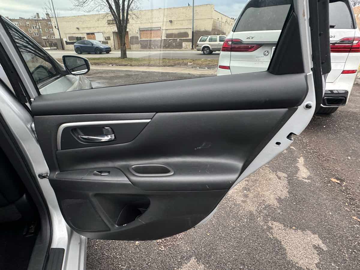 Vehicle image 27 of 31