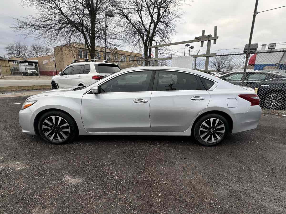 Vehicle image 7 of 31