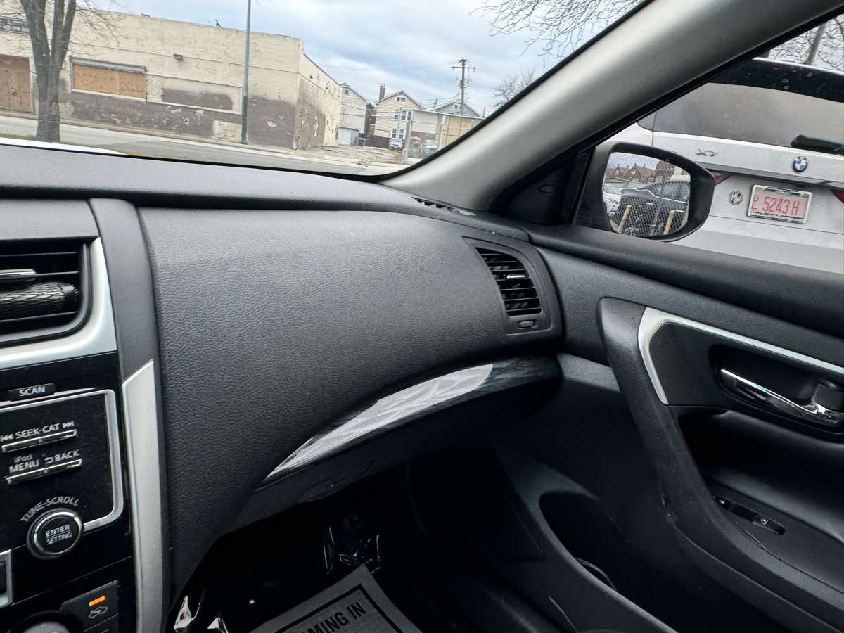 Vehicle image 17 of 31