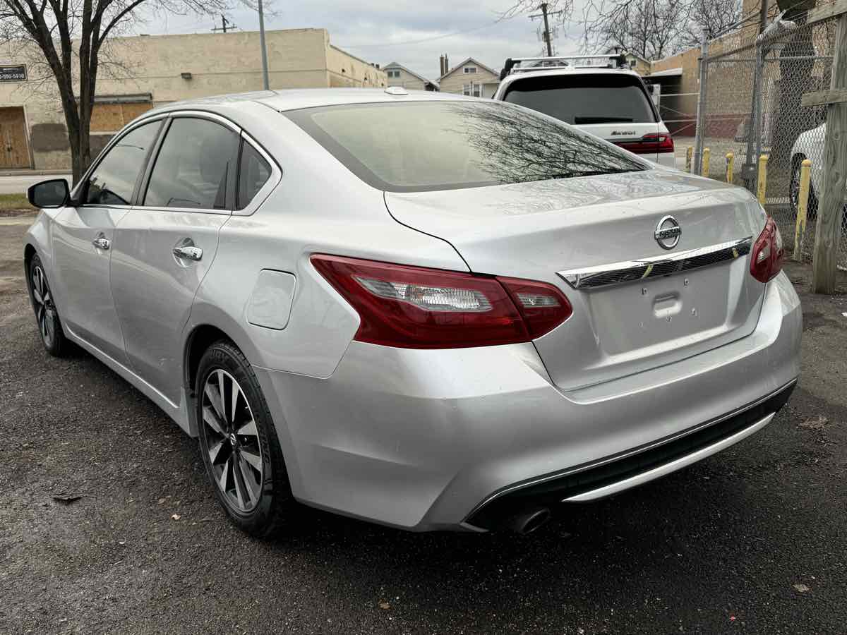 Vehicle image 6 of 31