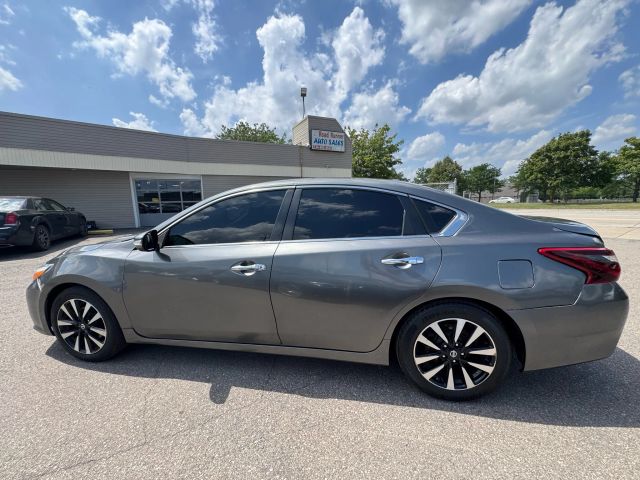 2018 Nissan Altima 2.5 SL Image 6 of 17