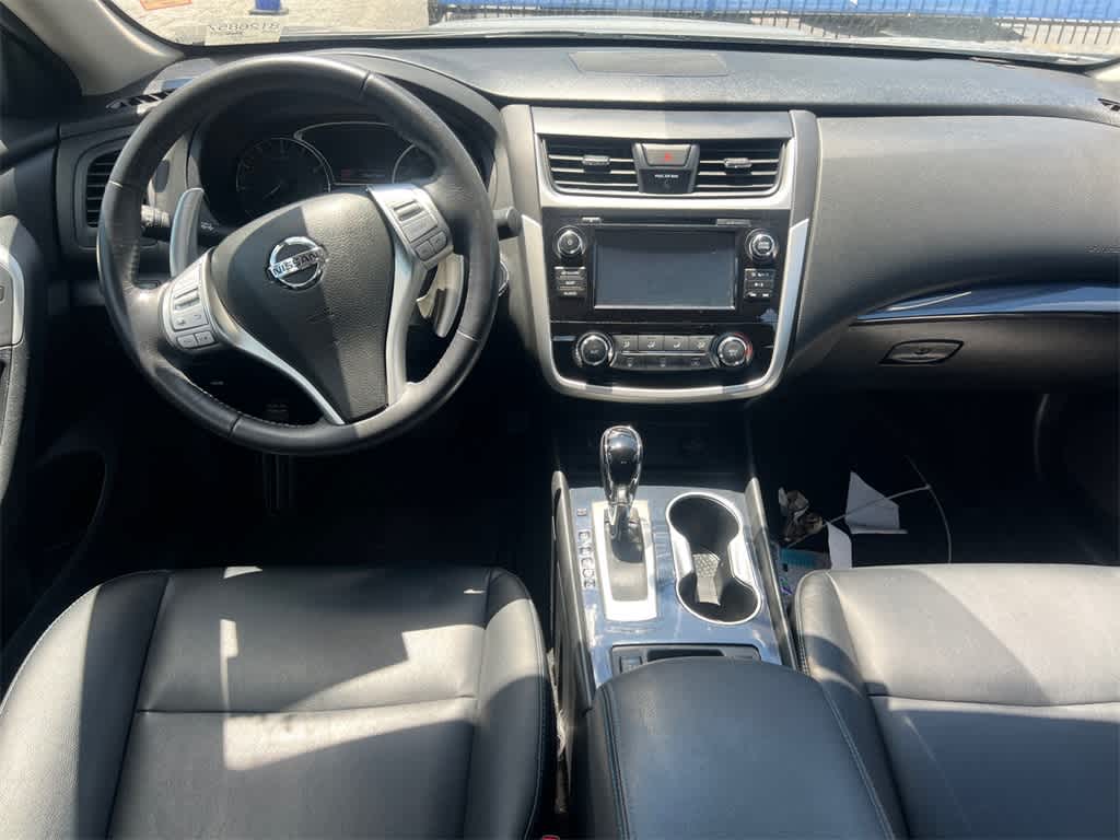 Vehicle image 9 of 14