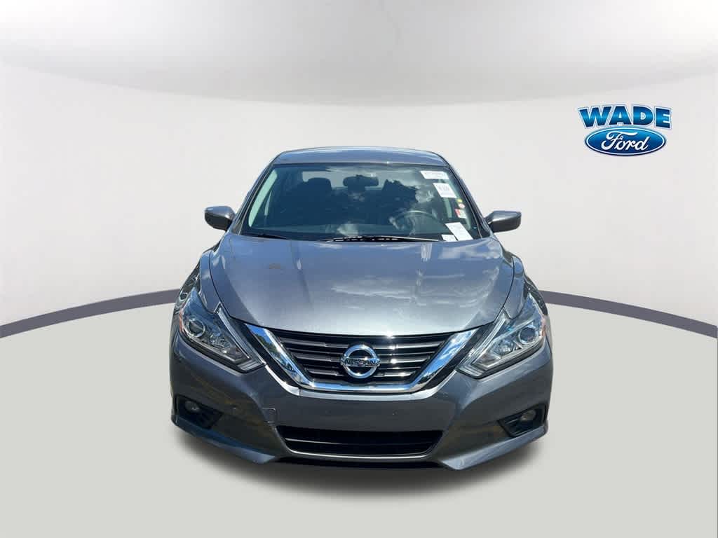 Vehicle image 2 of 14