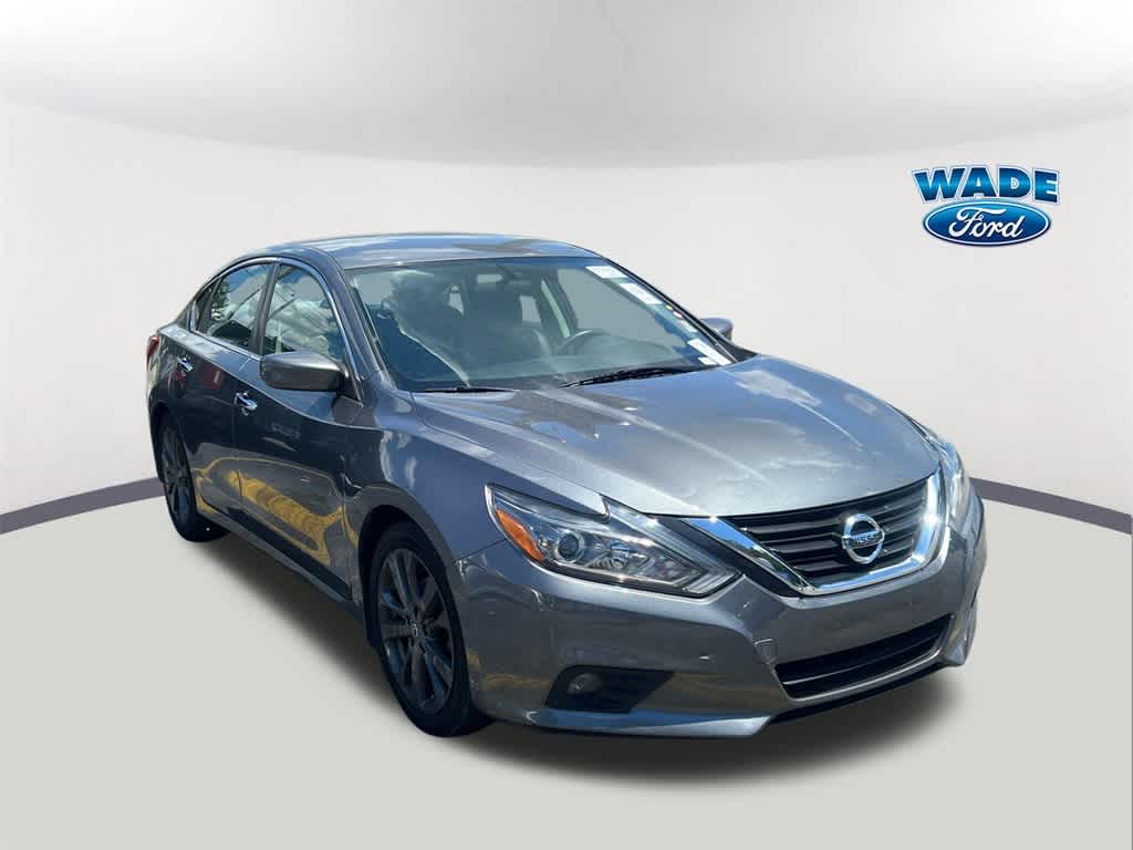 Vehicle image 3 of 14