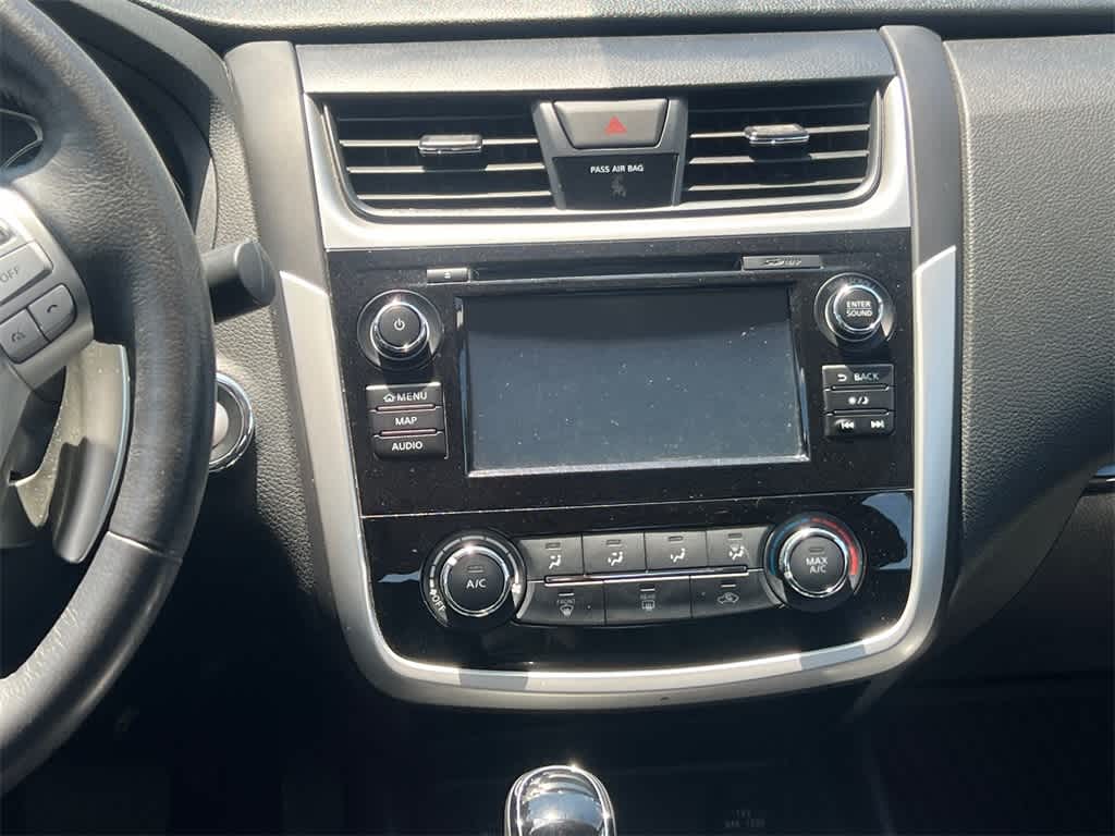 Vehicle image 10 of 14