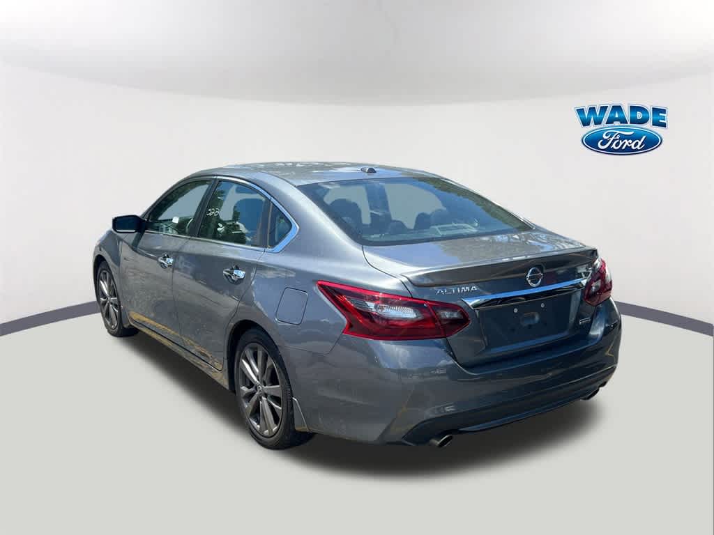 Vehicle image 5 of 14