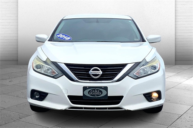 2018 Nissan Altima 2.5 SV Image 2 of 28