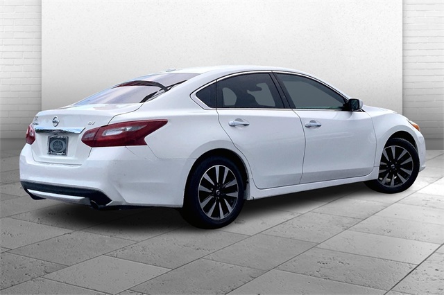 2018 Nissan Altima 2.5 SV Image 4 of 28