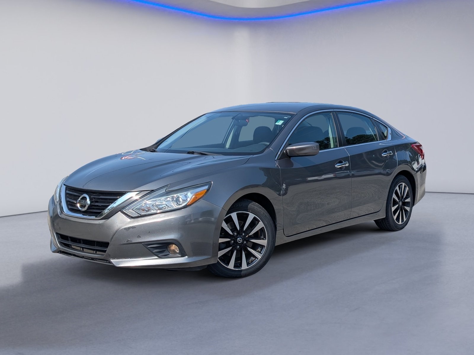 2018 Nissan Altima 2.5 SV Image 2 of 24