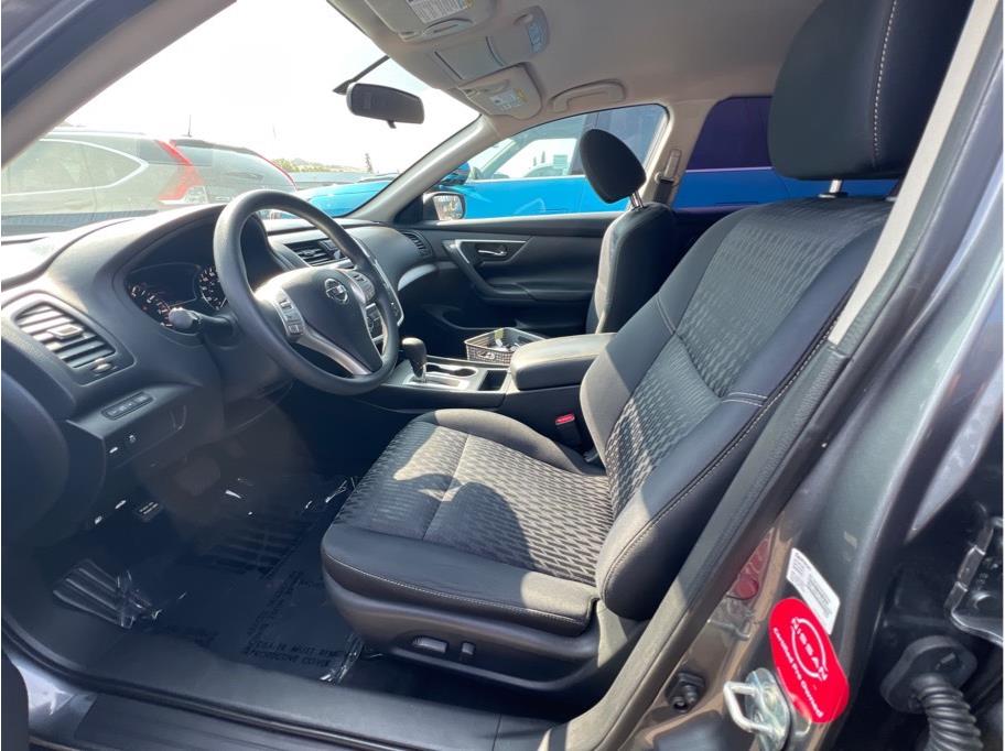 Vehicle image 12 of 24