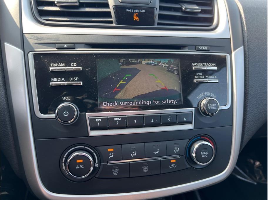 Vehicle image 16 of 24