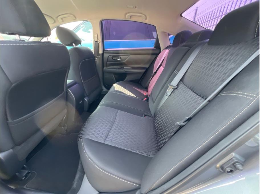 Vehicle image 11 of 24