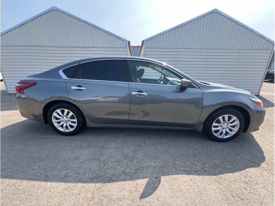Vehicle image 3 of 24
