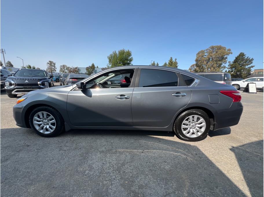 Vehicle image 7 of 24