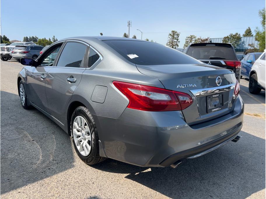 Vehicle image 6 of 24