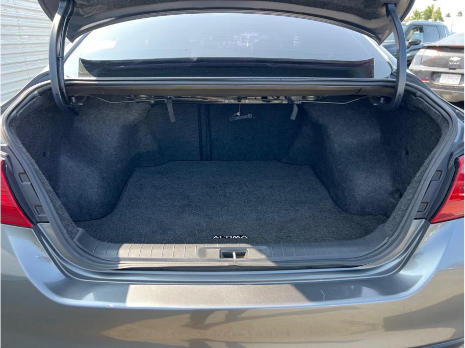 Vehicle image 9 of 24