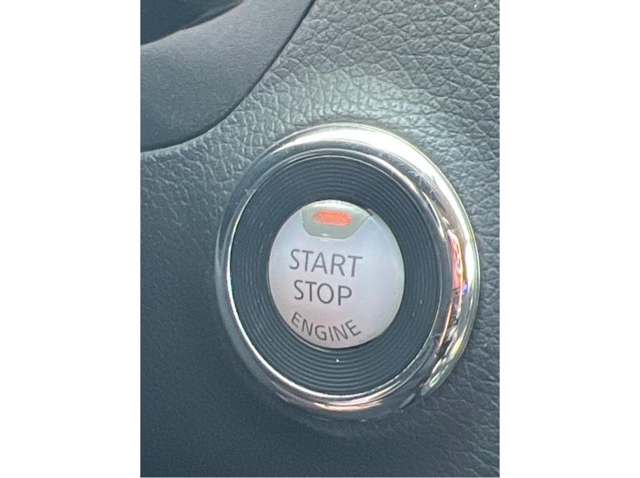 Vehicle image 22 of 24