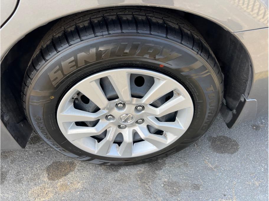 Vehicle image 8 of 24