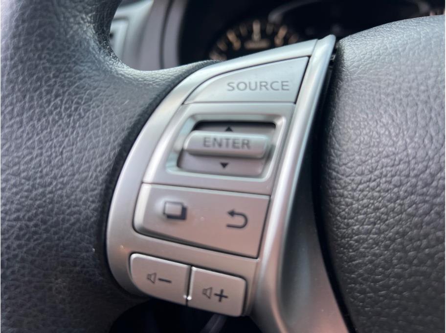 Vehicle image 21 of 24