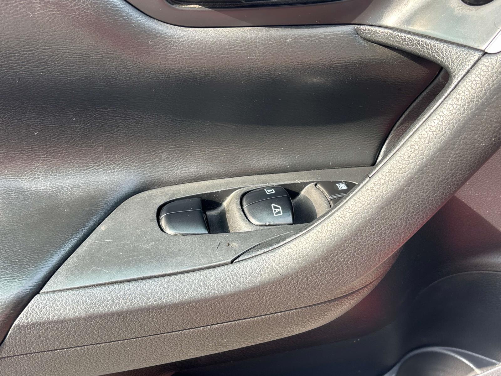 Vehicle image 19 of 32