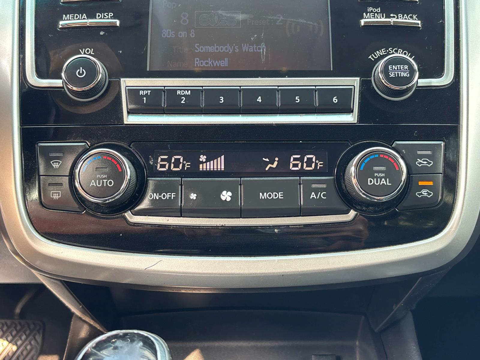 Vehicle image 29 of 32