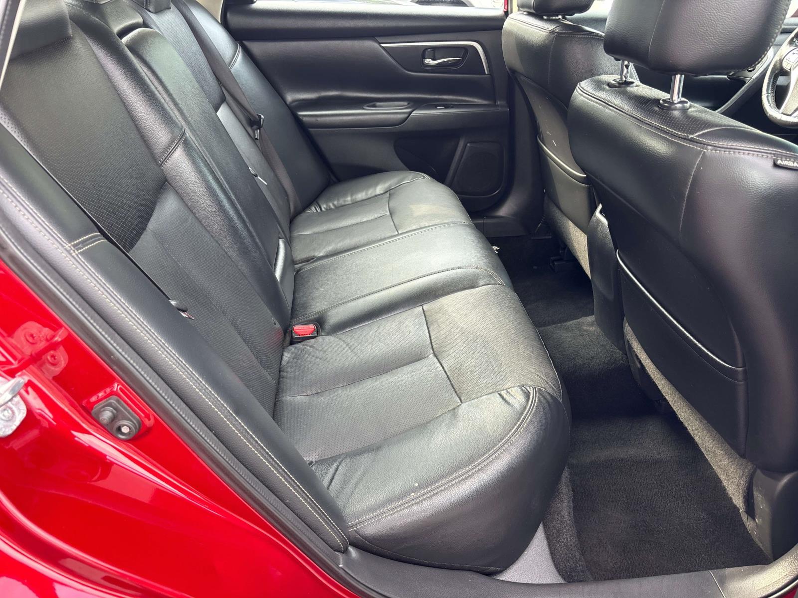 Vehicle image 8 of 32