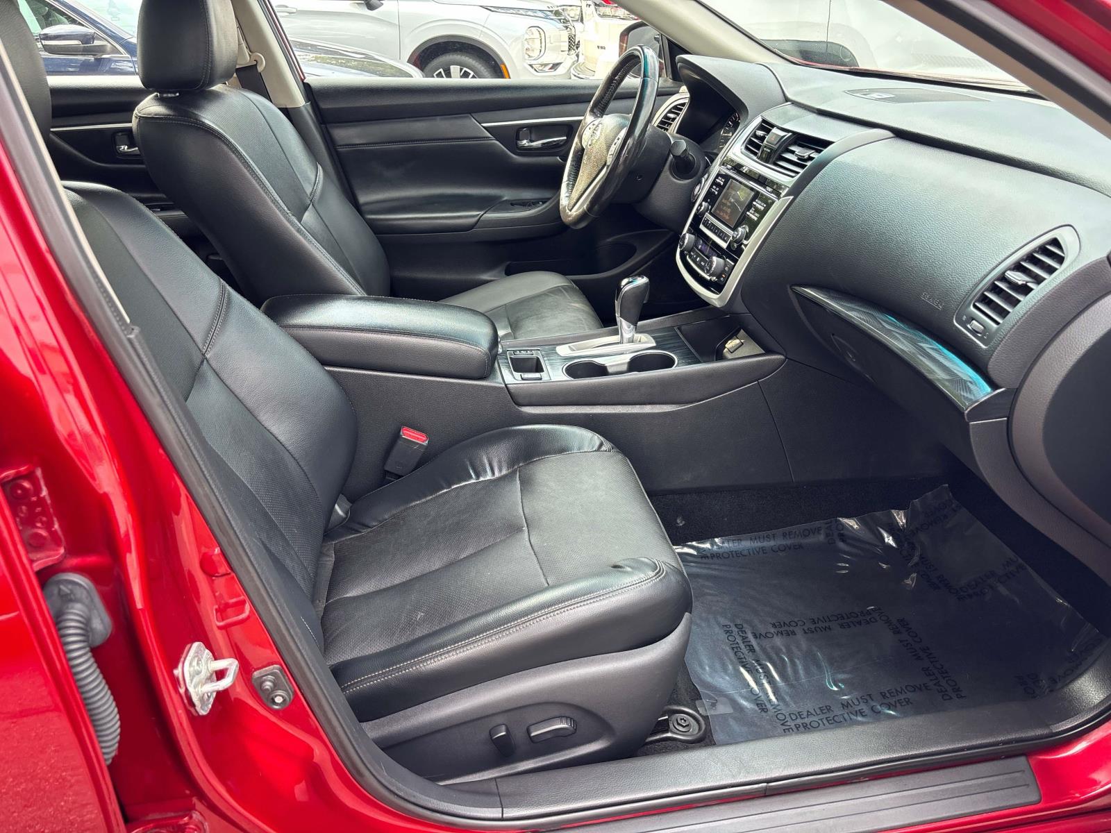 Vehicle image 10 of 32