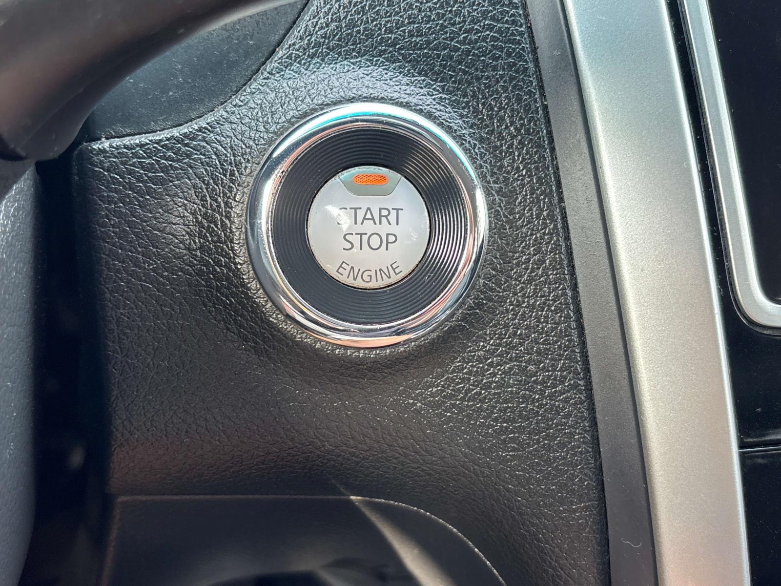 Vehicle image 23 of 32