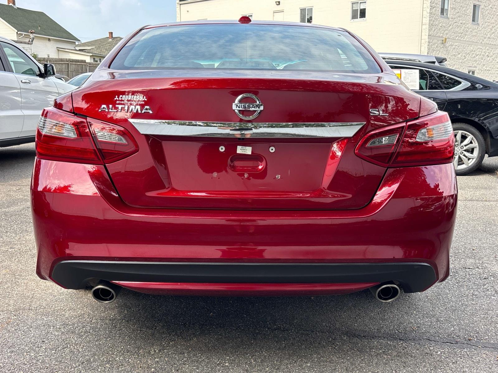 Vehicle image 3 of 32