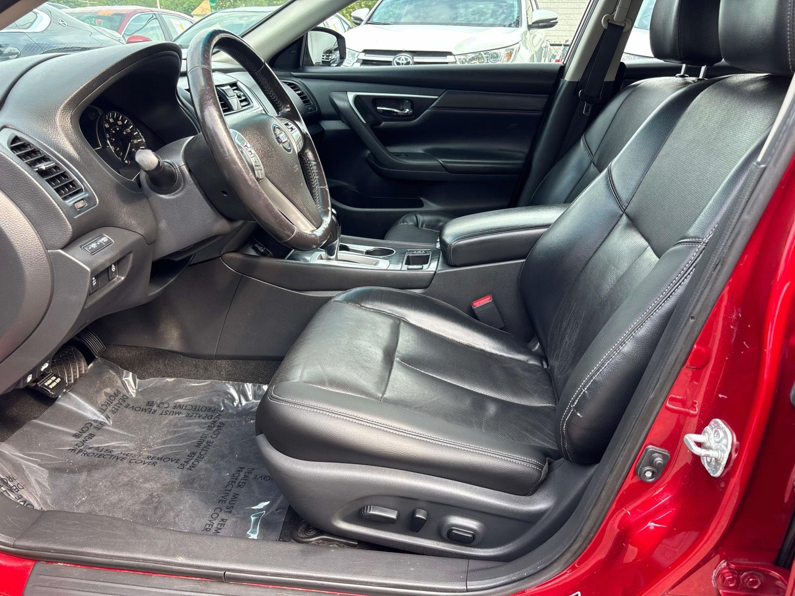 Vehicle image 11 of 32