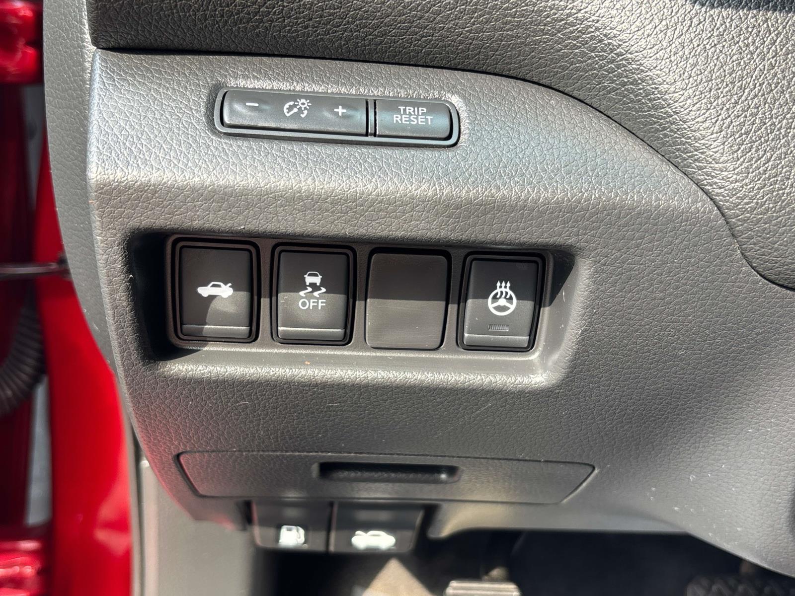 Vehicle image 20 of 32