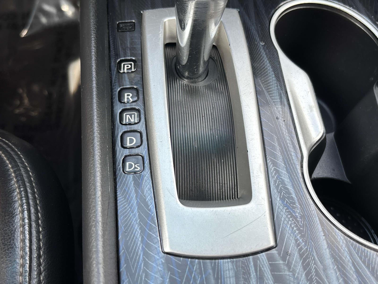Vehicle image 17 of 32